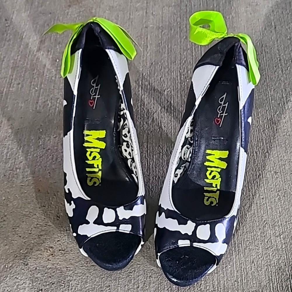 Misfits Black and White Peep Toe High-heels accent green bow ribbon US6 UK37